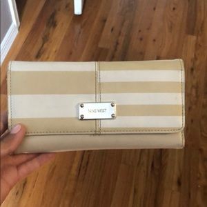 Nine wallet wallet: beige and white striped